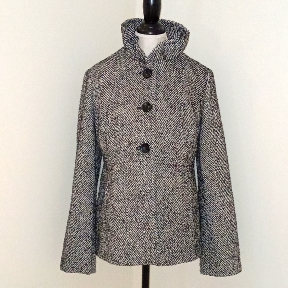 Old Navy Jackets & Blazers - Old navy black and white pea coat with chevron like design size medium GUC